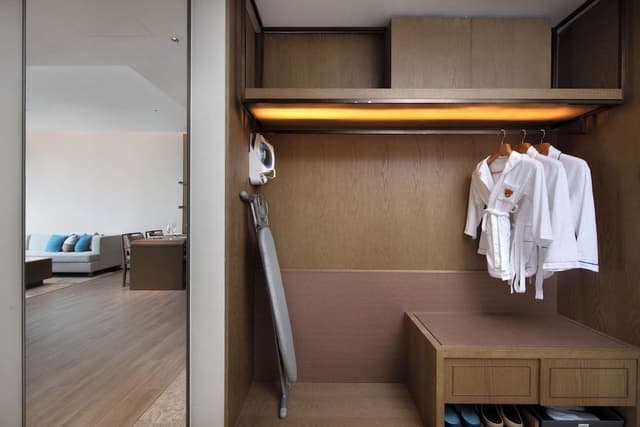 Suite, 2 Bedrooms (Dining Area)
