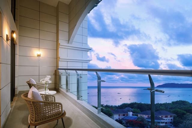 Suite, 2 Bedrooms (Dining Area)