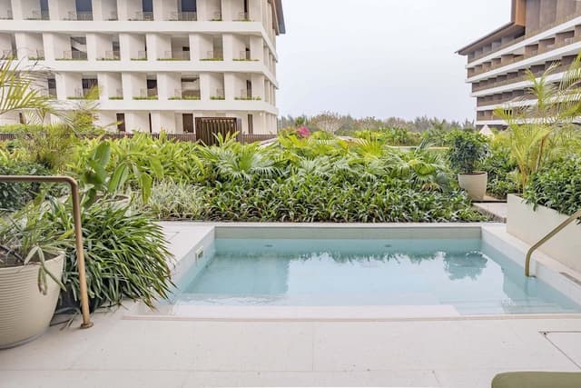Deluxe Room, 1 Queen Bed, Garden View