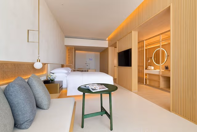 Deluxe Room, 1 Queen Bed, Garden View