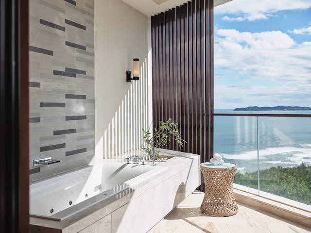 1 King Suite Oceanfront