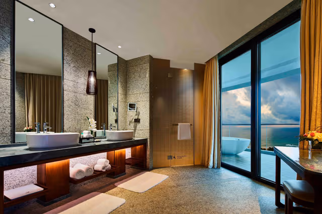 1 King Suite Oceanfront