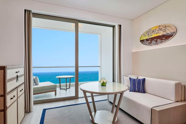 KING DELUXE ROOM OCEAN VIEW