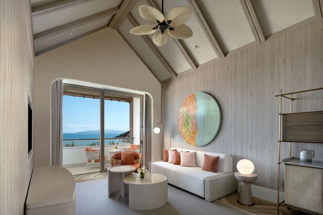 KING DELUXE SUITE OCEAN VIEW