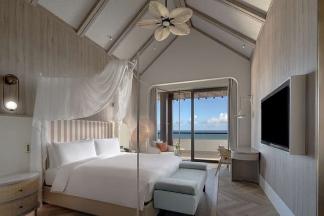 KING DELUXE SUITE OCEAN VIEW