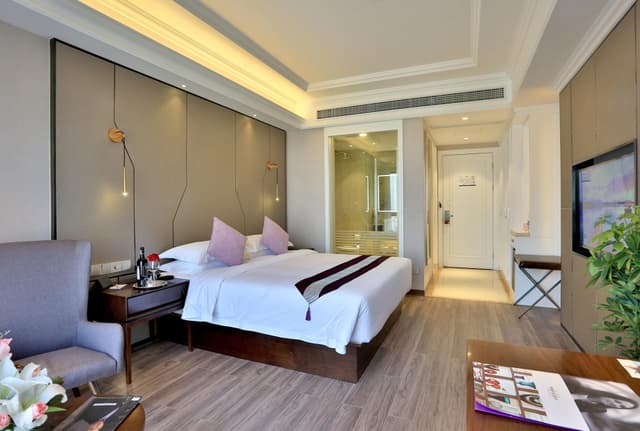Deluxe King Bed