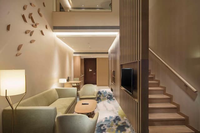 KING ONE BEDROOM DUPLEX SUITE