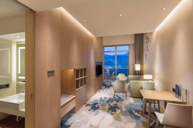 KING ONE BEDROOM DUPLEX SUITE