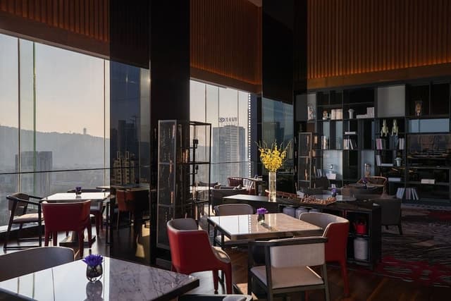 Club Suite, 1 King Bed, City View
