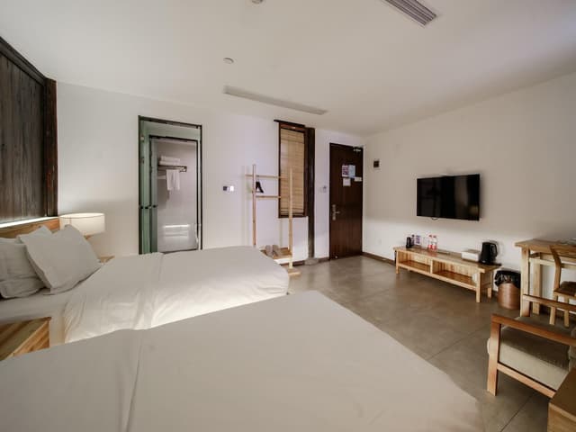 Twin Bed Room