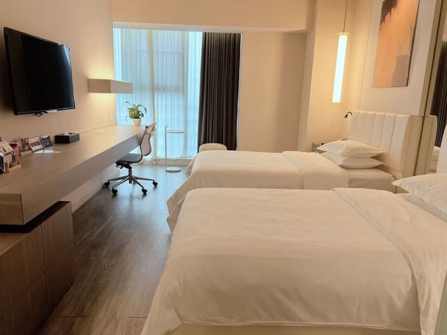Twin Room (Extreme Sassy)