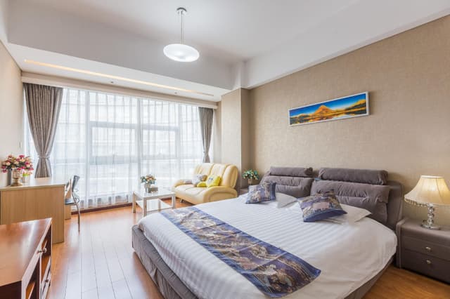 Deluxe Queen Room