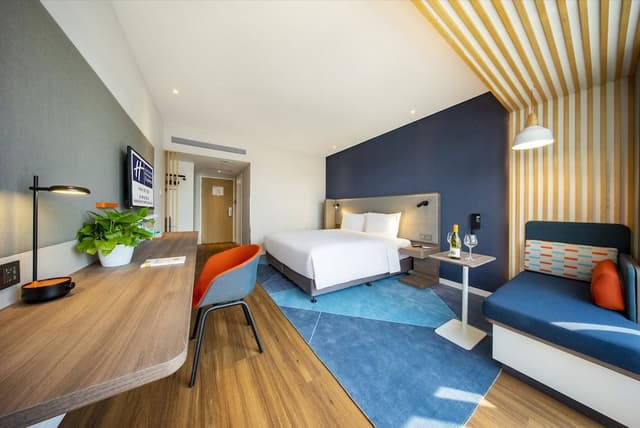 Standard Room, 1 King Bed