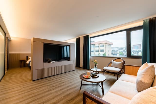 Business Suite Room