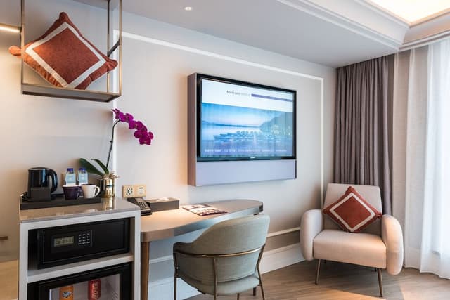 Superior Room, 1 King Bed