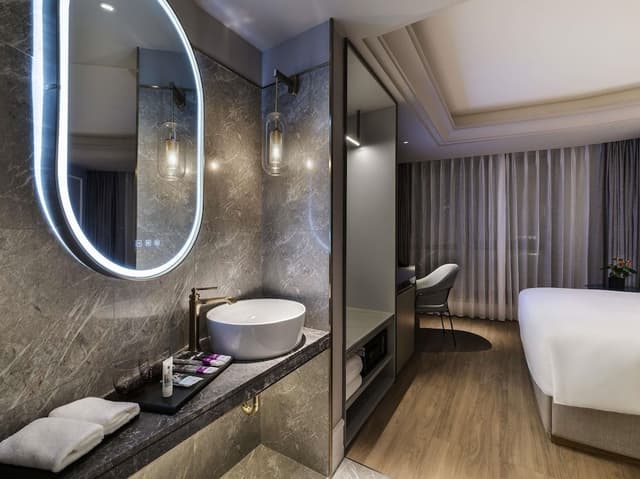 Standard Room, 1 King Bed