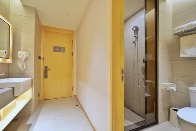 Hotel Queen Room