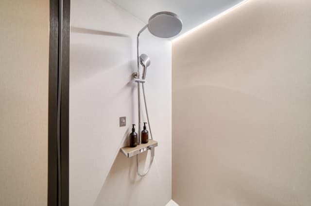 Huazhu - Superior 1 Bed Room