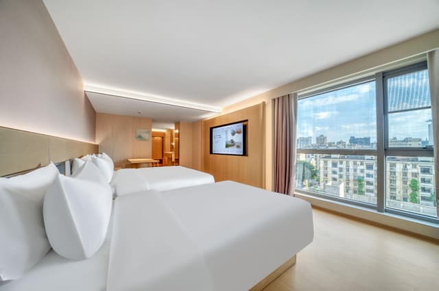 Huazhu - Deluxe Family Room