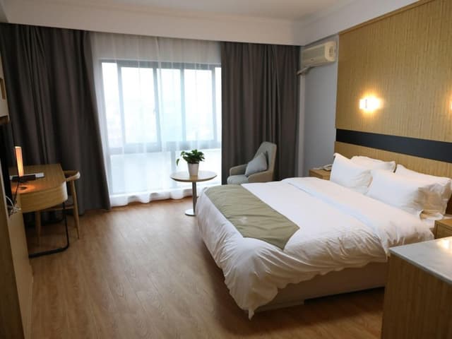 Business Queen Room