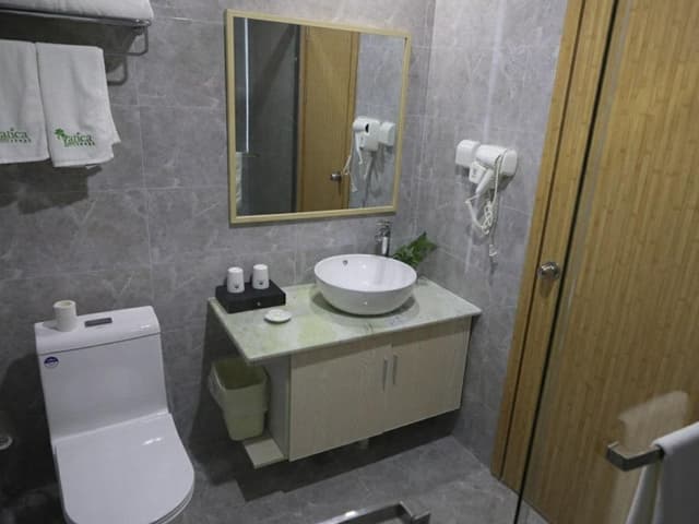 Business Queen Room