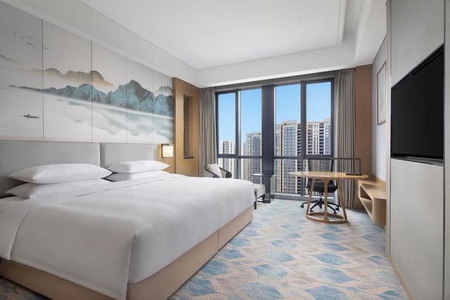 Superior Room, 1 King Bed, City View