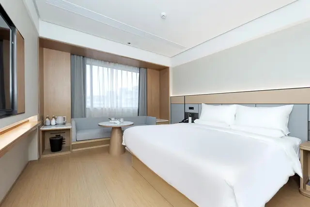 Huazhu - Destress Superior Bed Room