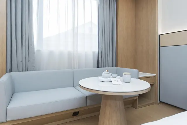 Huazhu - Room With Bed