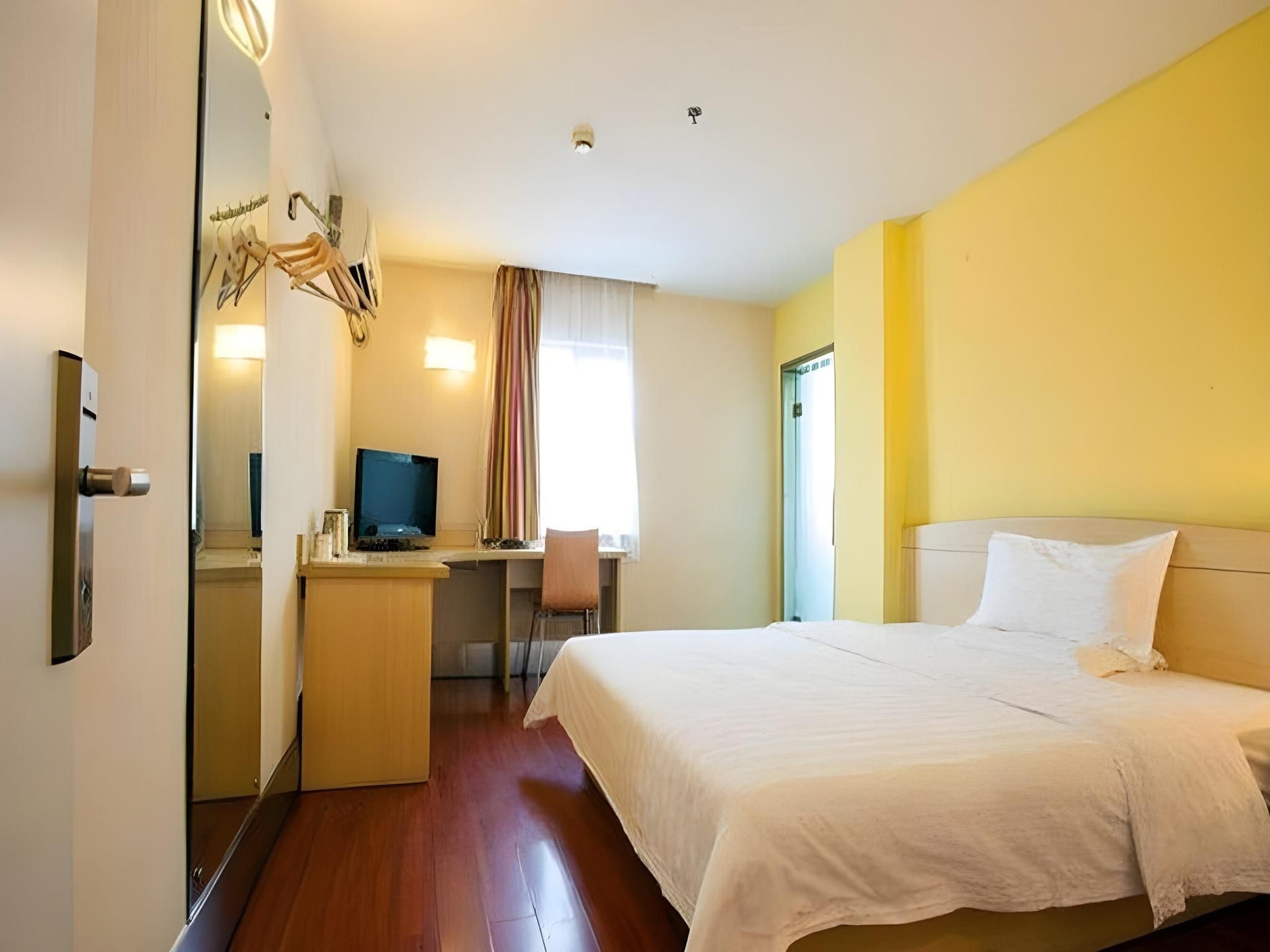 7 Days Inn Hangzhou Xiaoshan South Railway Station People's Square Metro Station1