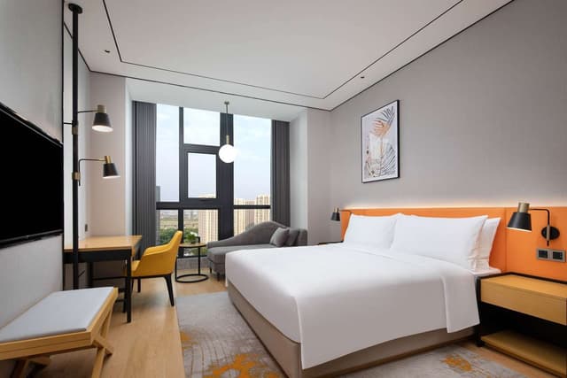 KING GUEST ROOM HIGH FLOOR