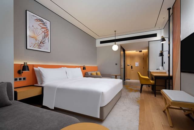 KING GUEST ROOM HIGH FLOOR