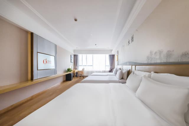 Huazhu - Deluxe Triple Bed Room