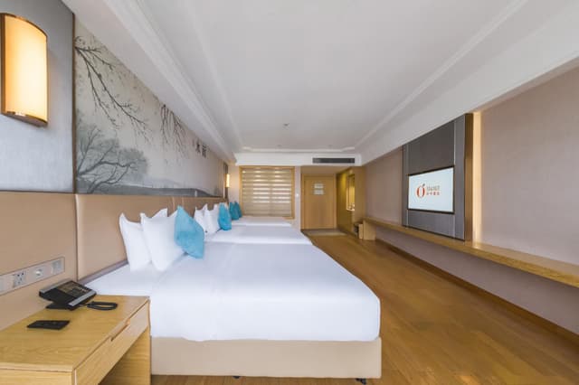 Huazhu - Deluxe Triple Bed Room
