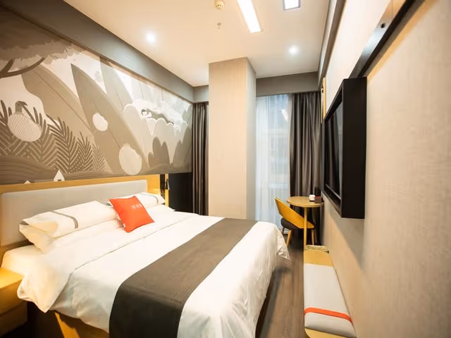 Business Queen Room