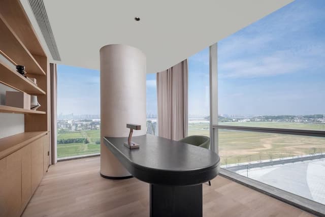 Suite (Dining Area)