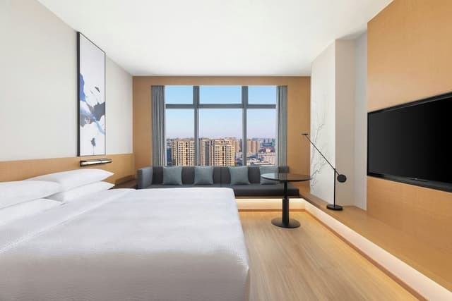 Superior Room, 1 King Bed, City View