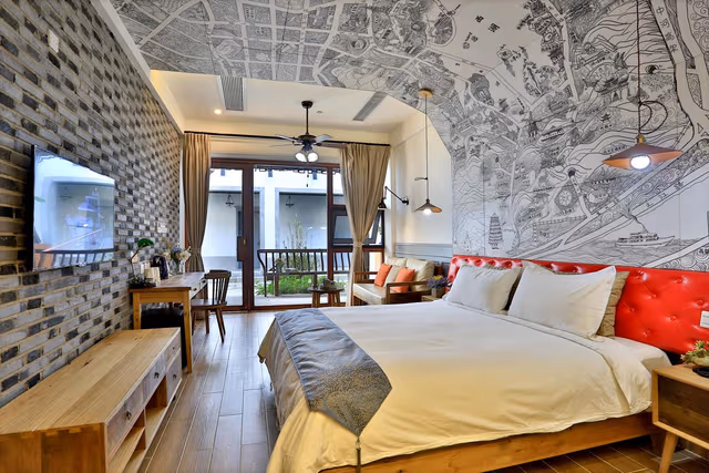 Courtyard King Bed