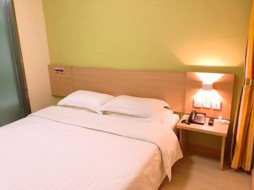 Business Queen Room