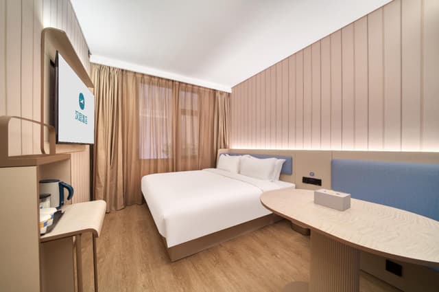 Huazhu - Room With Bed
