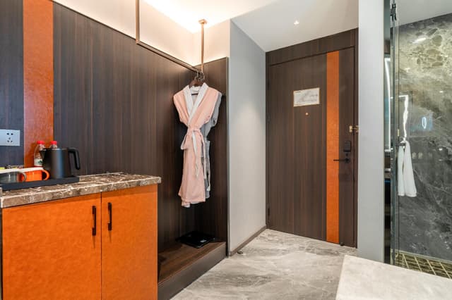 Rezen - Selected 1 Bed Room