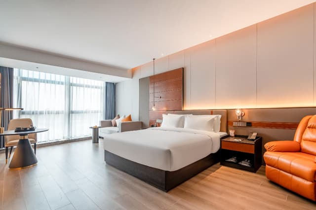 Rezen - Light Luxury 1 Bed Room