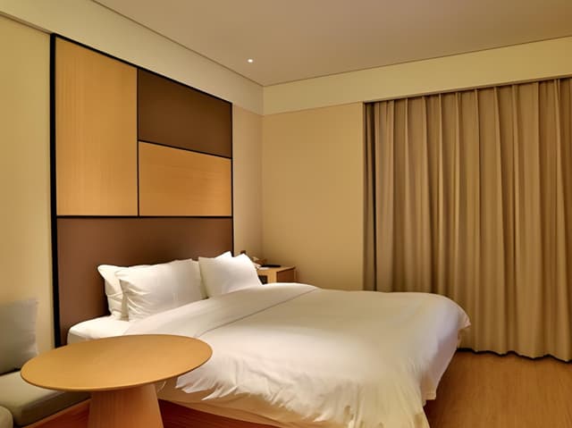 Superior Room (Queen bed)