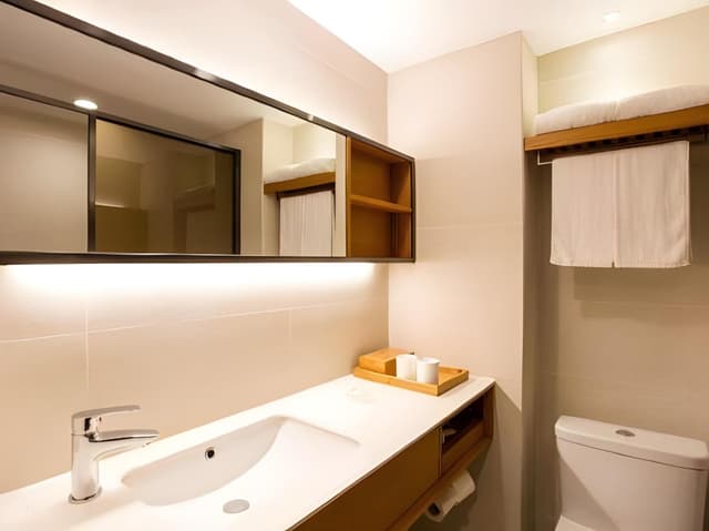 Superior Room (Queen bed)