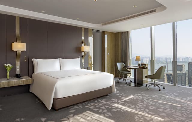 KING DELUXE RIVER VIEW ROOM