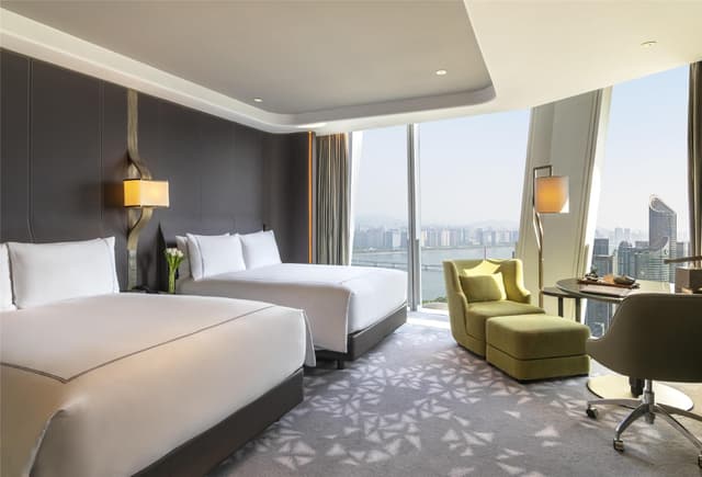 QUEEN DOUBLE RIVER VIEW ROOM