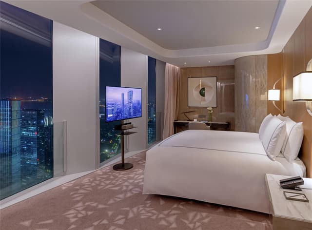 KING CONRAD SUITE