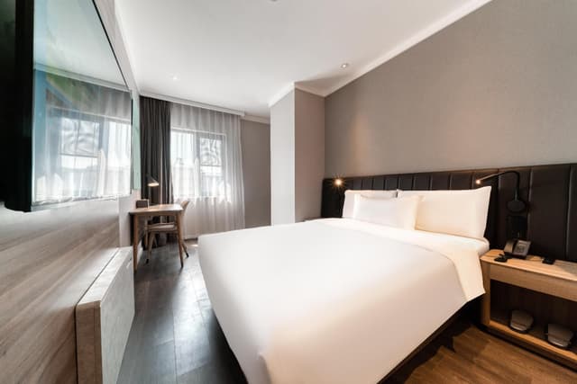 Huazhu - Room With Bed
