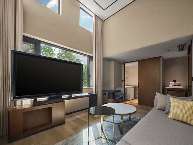 Deluxe Suite, 1 King Bed