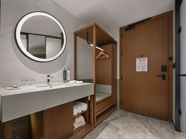 KING SUPERIOR GUEST ROOM