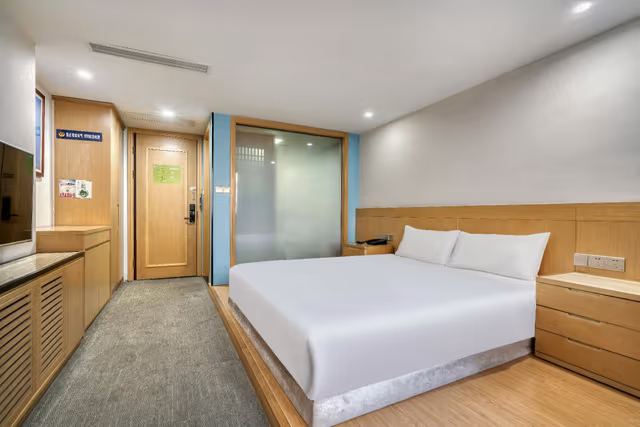 Huazhu - Deluxe Bed Room